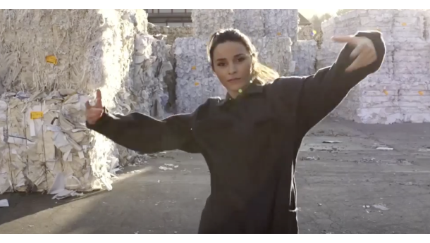 Immagine: Non mi rifiuto. Rap ministeriale con Blebla per la raccolta differenziata