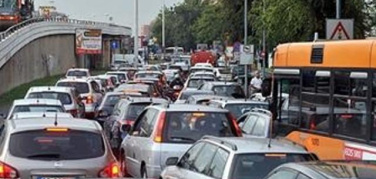 Traffico, sono 19 le ore spese in coda nel 2015. Milano si conferma maglia nera