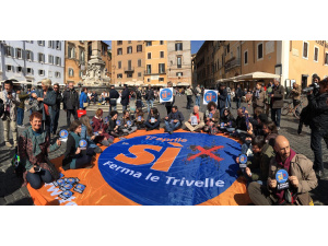 Referendum #StopTrivelle: flash mob delle associazioni ambientaliste a Roma