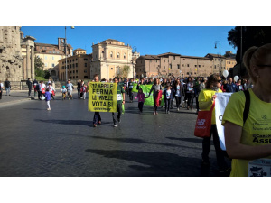 Roma, domenica a piedi 10 aprile tra maratona e manifestazioni per fermare le trivelle