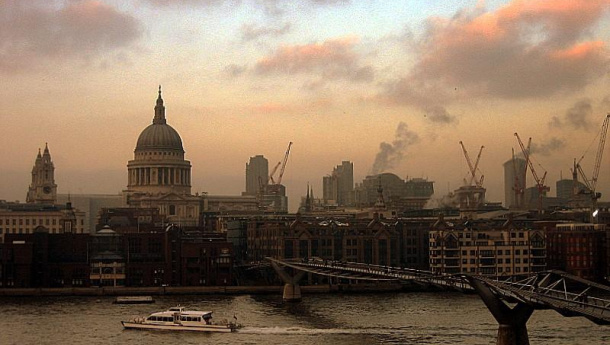 Immagine: A Londra l’inquinamento crea aree off limit per chi ha problemi ai polmoni