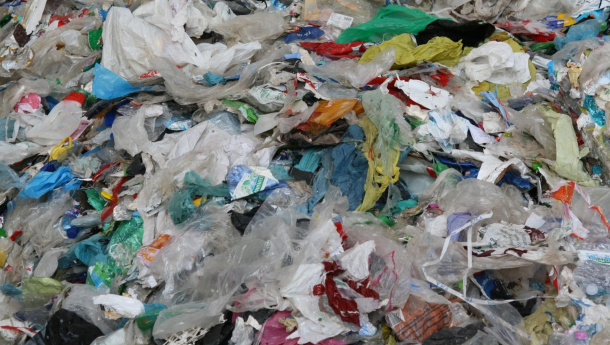 Immagine: Rifiuti: vale la pena intercettare la plastica non imballaggio?