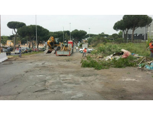 Roma, a Capannelle Ama posizione dissuasori per evitare abbandono rifiuti