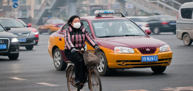 Gli effetti salutari dell’andare in bicicletta e del camminare superano i danni causati dall’inquinamento