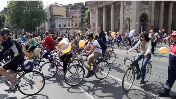 Immagine: Cyclopride: in 30 mila a Milano per la bicicletta diritto di tutti in città