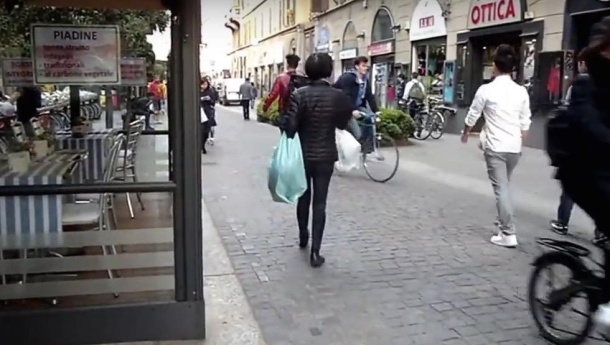 Immagine: Sondaggio sui sacchetti di plastica a Chinatown, Milano: ancora tanti non in regola / VIDEO