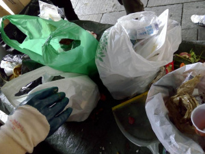 Trashmob elettorale in piazza Madama Cristina: ecco com'è andata