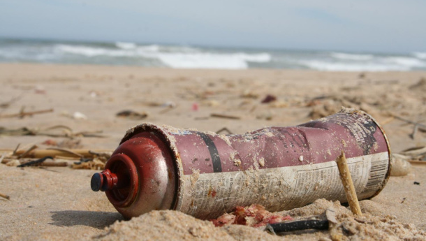 Immagine: Nelle spiaggie italiane 714 rifiuti ogni 100 metri. Il 76% è plastica