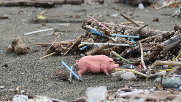 Immagine: Dossier Beach Litter 2016 di Legambiente: Coccia di Morto peggior spiaggia per rifiuti