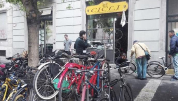 Immagine: Re-Cicli, la ciclofficina nata dal recupero delle bici in discarica