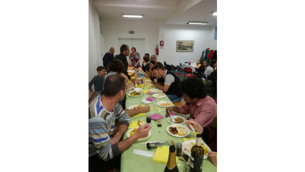 Immagine: Primi passi delle Eco feste di fine anno scolastico a Milano con Formichine Salvacibo