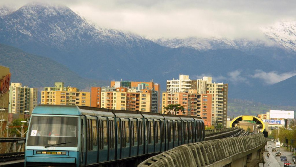 Immagine: Santiago del Cile, la metropolitana alimentata da sole e vento