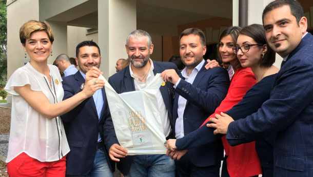 Immagine: Shopper compostabili, al via la campagna di denuncia contro camorra e sacchetti illegali