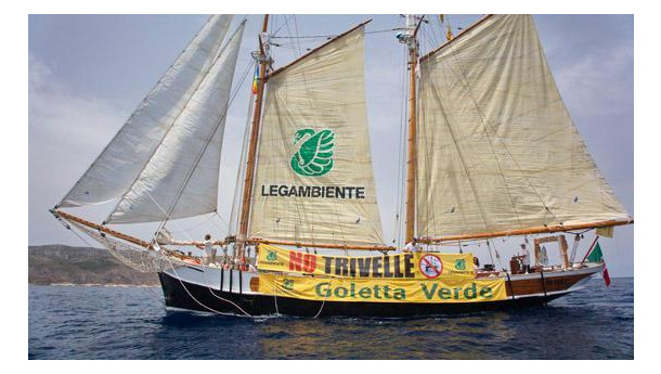 Immagine: Goletta Verde 2016 di Legambiente salpa da Genova contro inquinamento, ecomostri, cattiva gestione delle coste