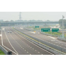 Immagine: Nuova Ecologia: “Pochissimi veicoli sulle le nuove autostrade lombarde. Consumati 1.600 ettari e spesi 5,2 miliardi di euro. Un flop”