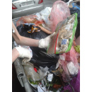 Immagine: Atene, Susana studentessa 'salvacibo': “Raccolgo frutta e verdure dall'immondizia da 4 anni”