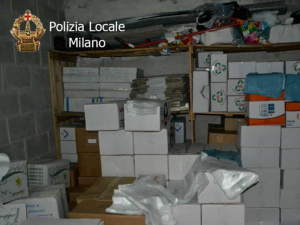 Milano, maxi sequestro di 180 mila sacchetti di plastica