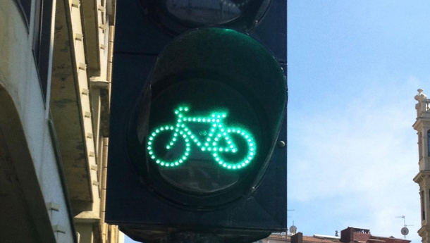 Immagine: Bike lane e incentivi per chi usa il trasporto pubblico: il piano dell’assessora Linda Meleo