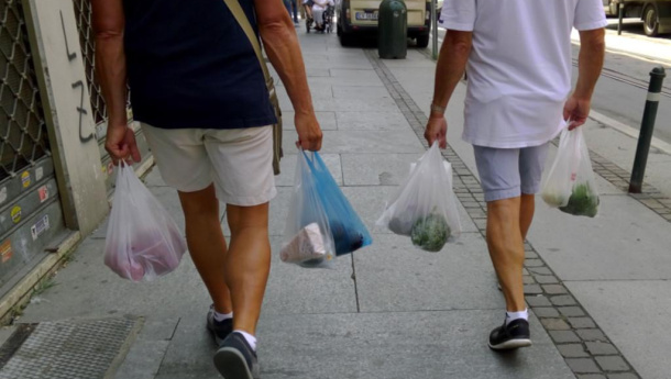 Immagine: La scritta “a uso interno” sui sacchetti di plastica non li rende legali