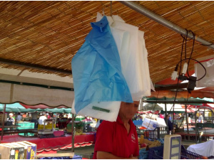 La scritta “a uso interno” sui sacchetti di plastica non li rende legali