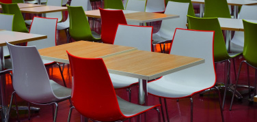 Mense scolastiche: cucina interna o esterna centralizzata? ‘Le ore che passano dalla cottura al piatto fanno la differenza’