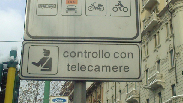 Immagine: Microcar e corsie riservate: a Milano accesso prorogato