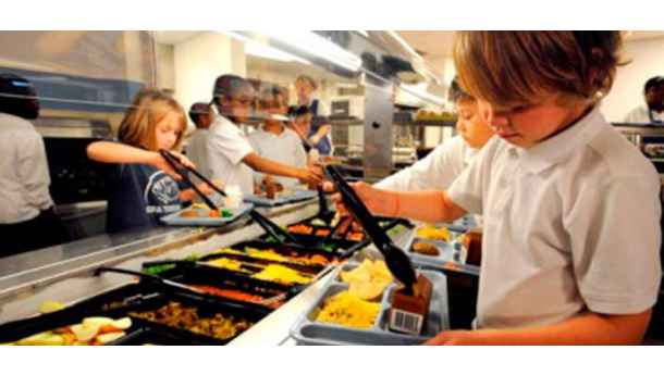 Immagine: Panino libero o mensa? A Torino meglio tornare a cucinare nelle scuole