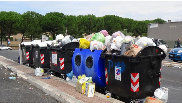 Immagine: Tor Bella Monaca: cassonetti pieni per colpa della “migrazione dei rifiuti”