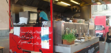 Terra Madre Salone del Gusto. The Edible Commandments, food truck attento a non sprecare cibo | Video