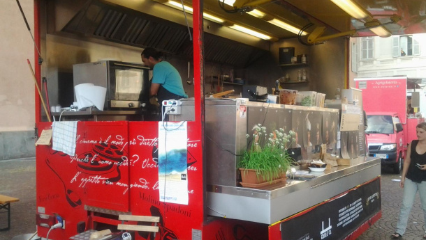 Immagine: Terra Madre Salone del Gusto. The Edible Commandments, food truck attento a non sprecare cibo | Video