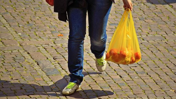 Immagine: Sacchetti in plastica illegali, sequestrate 89 tonnellate nella campagna estiva condotta da Ministero e Carabinieri