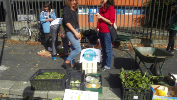 Immagine: Quartieri Ricicloni al mercato Cambini: lo scarto dello scarto diventerà compost negli Orti di Via Padova | VIDEO