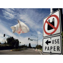 Immagine: California: gli elettori confermano la messa al bando dei sacchetti di plastica