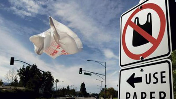 Immagine: California: gli elettori confermano la messa al bando dei sacchetti di plastica