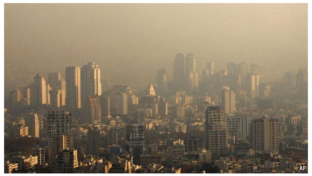 Immagine: Tehran, l’inquinamento dell'aria miete centinaia di vittime. Si infiamma il dibattito politico