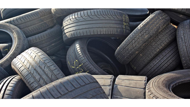 Immagine: Campania: dal 2013 ad oggi rimosse 16 mila tonnellate di pneumatici fuori uso abbandonati in 29 comuni tra Napoli e Caserta