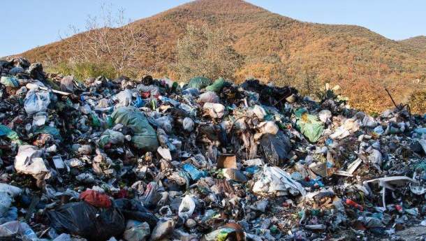 Immagine: Multe Ue per discariche abusive, lo Stato vuole i soldi da Regioni e Comuni che chiedono un tavolo di confronto