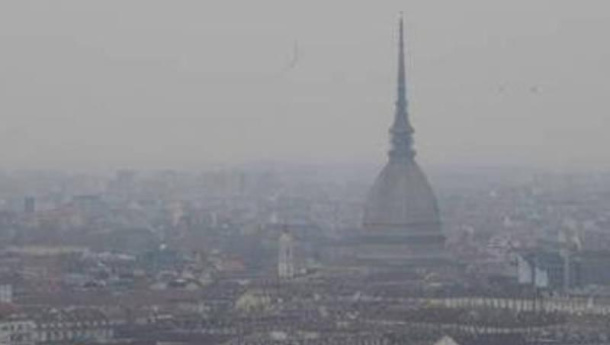 Immagine: Torino esplode l’emergenza smog: domani dovrebbero entrare in vigore le limitazioni