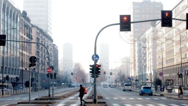 Immagine: Italia soffocata dallo smog, dopo Roma e Milano scattano i blocchi a Napoli. Dal 14 dicembre stop euro 3 a Torino