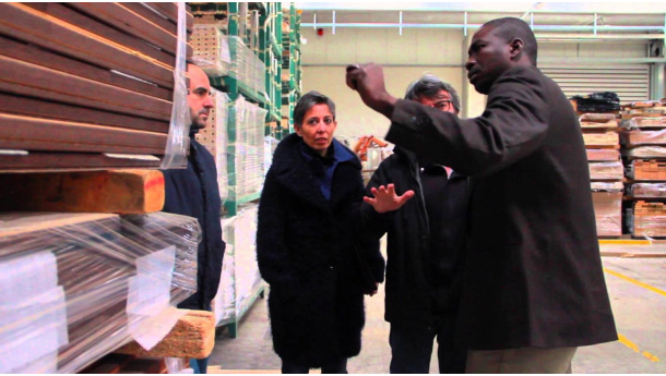 Immagine: T12–lab in via Padova. Creatività e formazione-lavoro con gli scarti delle aziende del mobile