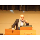 Immagine: Carlo Petrini alla presentazione del rapporto di Sostenibilità di Terra Madre Salone del Gusto