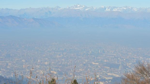 Immagine: Legambiente: “Ecco come combattere lo smog, cambiando le città italiane in 10 mosse”