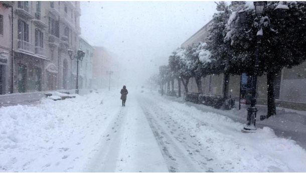 Immagine: Maltempo, gelo e neve al centro-sud almeno fino al 12 gennaio. Scuole chiuse in Puglia e Molise, trasporti in difficoltà