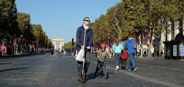 Parigi, Anne Hidalgo promuove drastiche misure anti-traffico e la pedonalizzazione completa del centro