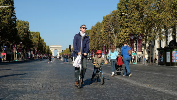 Immagine: Parigi, Anne Hidalgo promuove drastiche misure anti-traffico e la pedonalizzazione completa del centro