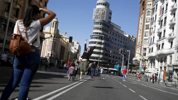 Immagine: Madrid, Gran Via  chiusa al traffico: l'idea di Manuela Carmena funziona, i dati le danno ragione