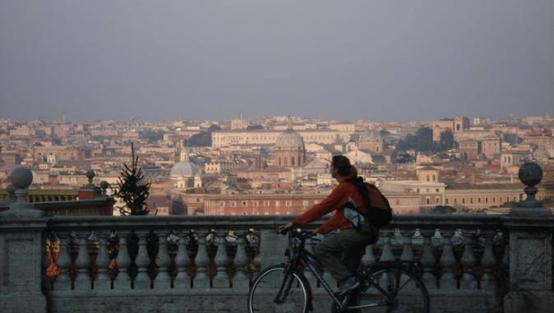 Immagine: Roma, da lunedì 16 gennaio bici a bordo di bus e tram. Ecco tutti gli orari
