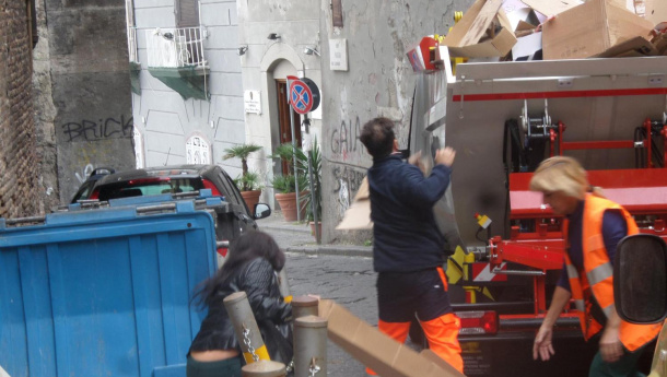 Immagine: Napoli: 19mila euro per i comuni colpiti dal terremoto grazie a una straordinaria raccolta di carta e cartone
