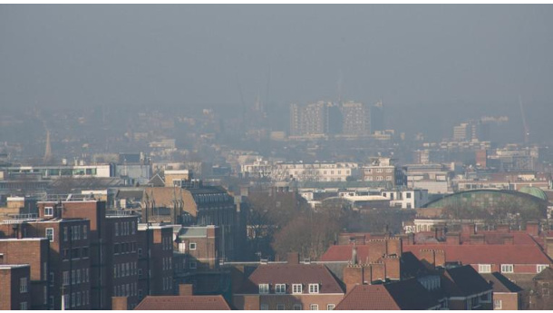 Immagine: Smog: superati i 170 μg/m3 di PM10 è 'Black Alert' a Londra