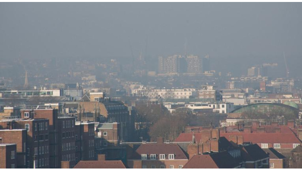 Immagine: Smog: superati i 170 μg/m3 di PM10 è  'Black Alert' a Londra